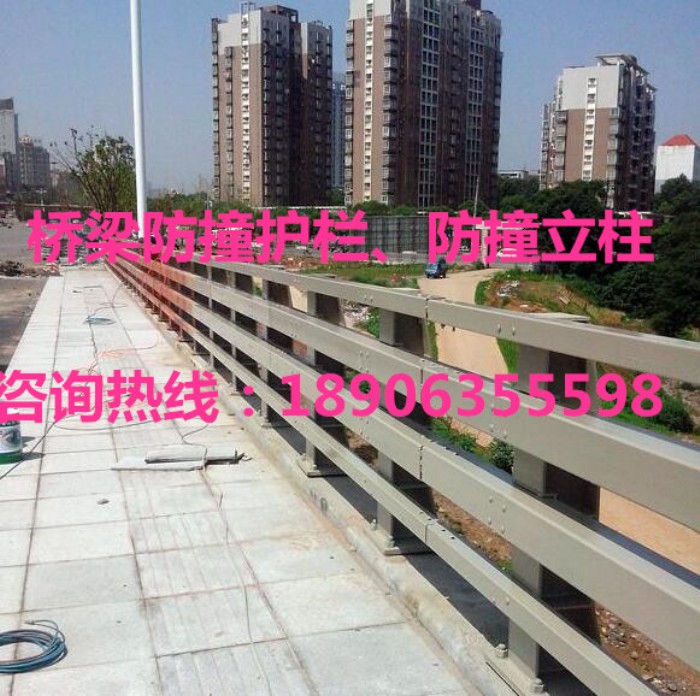 橋梁防撞護欄，防撞立柱