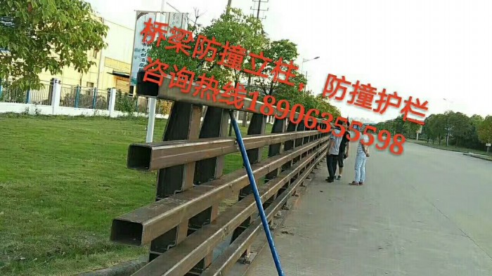 防撞護欄，防撞立柱