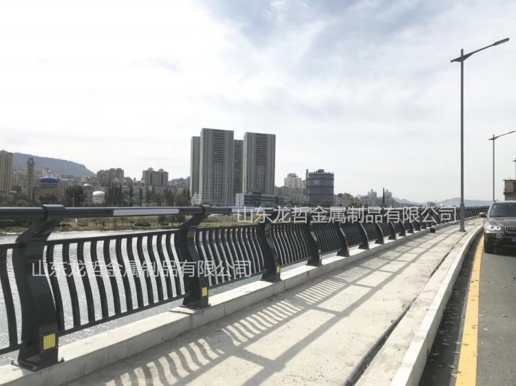 呂梁燈光護欄工程案例